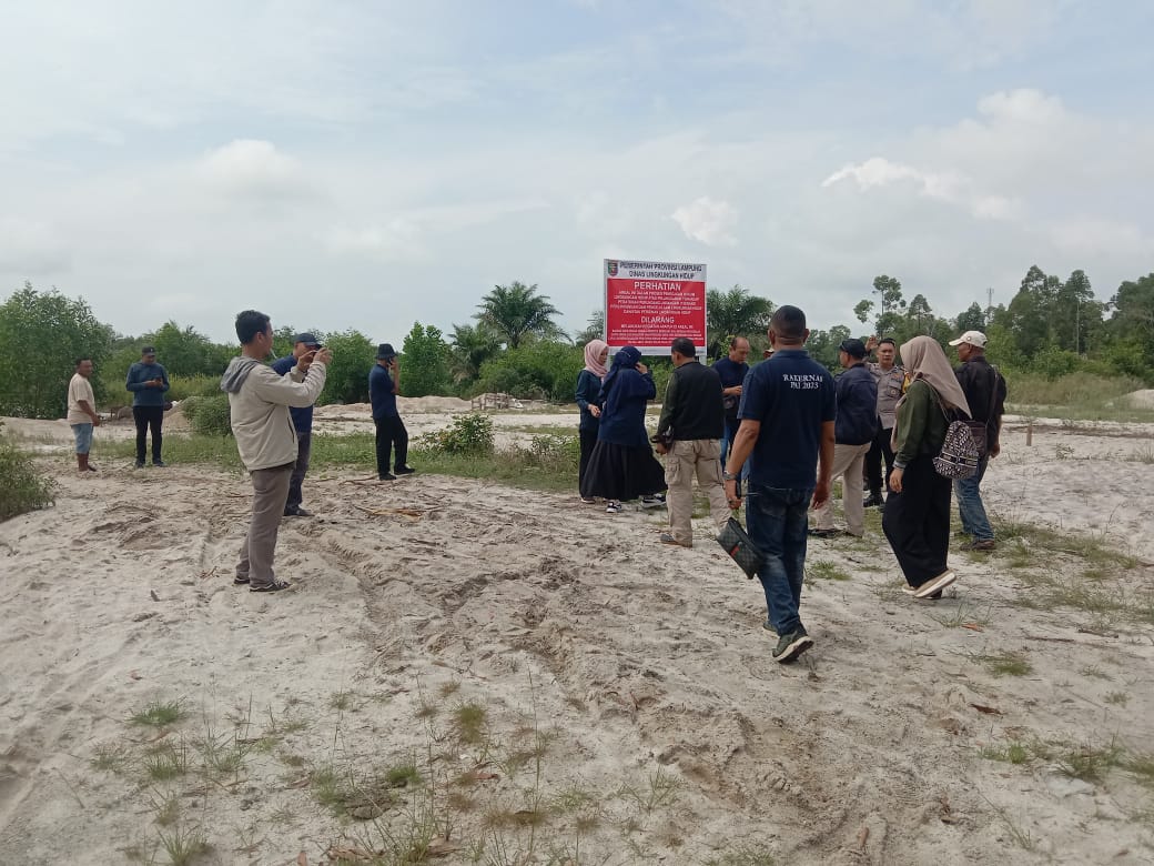 Tambang Pasir Ilegal di Labuhan Maringgai Disegel, DLH dan ESDM Lampung Pasang Plang di Enam Titik