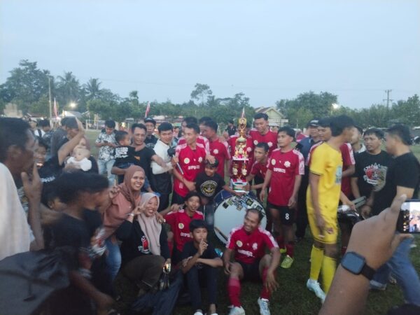 Mataram Baru FC Kembali Juara Turnamen Tarakam HUT ke-77 Desa Sriminosari
